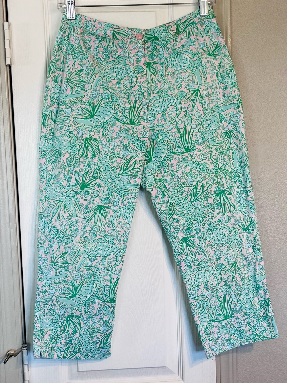 Lilly Pulitzer vintage alligator print capri pants green & pink size Medium/ 8